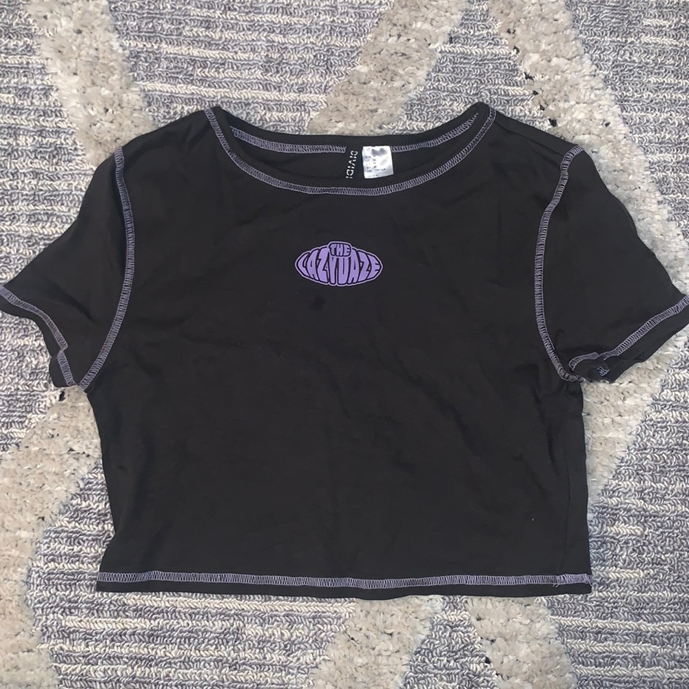 H&M THE LAZY DAZE crop top.
